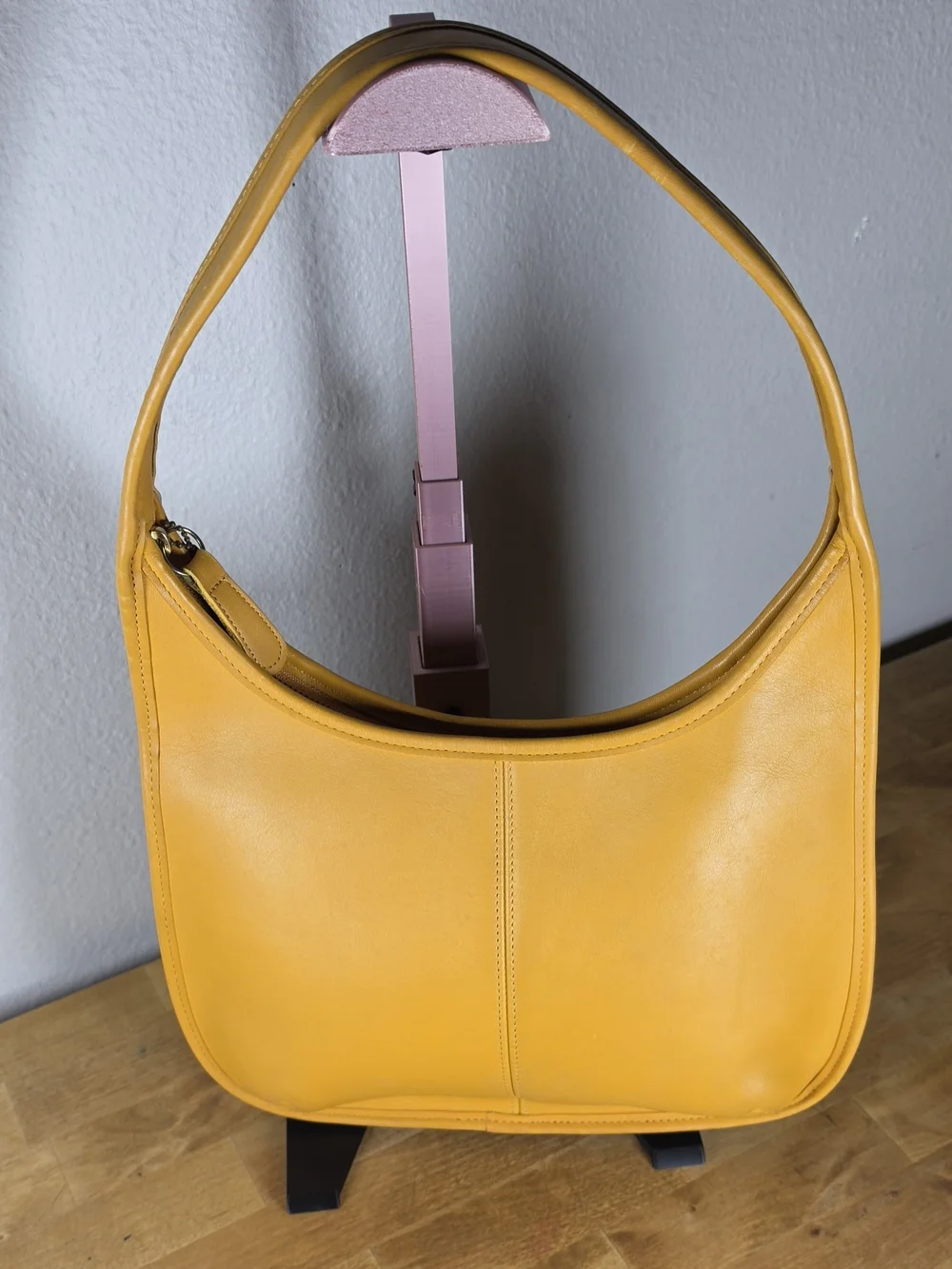 Vintage Coach Ergo Zip 9025 Yellow Glove-Tanned Leather Shoulder Bag – 1997 USA